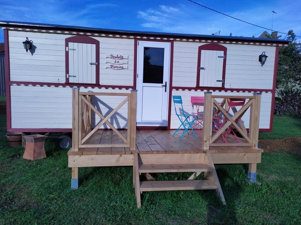 La Roulotte De Francine Guest House Chazeuil Exterior foto