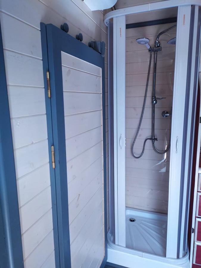 La Roulotte De Francine Guest House Chazeuil Exterior foto