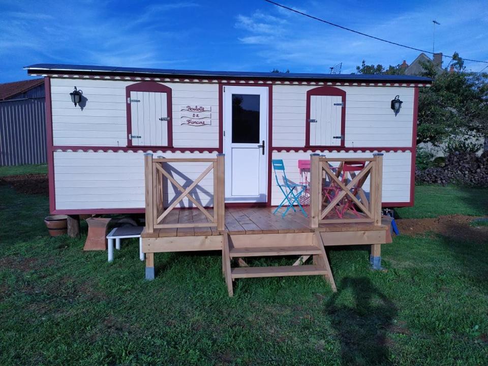 La Roulotte De Francine Guest House Chazeuil Exterior foto