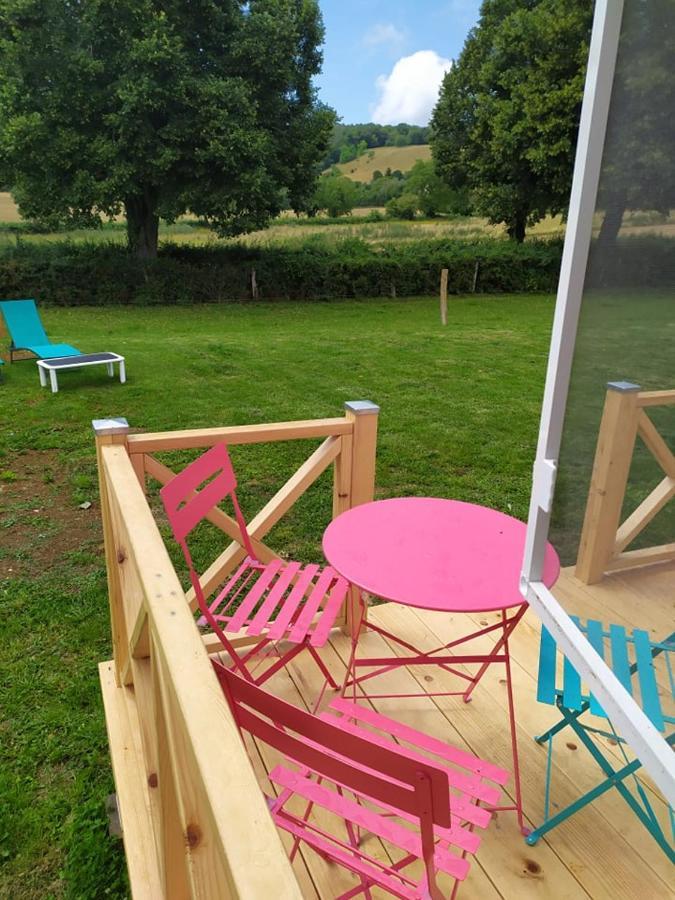 La Roulotte De Francine Guest House Chazeuil Exterior foto