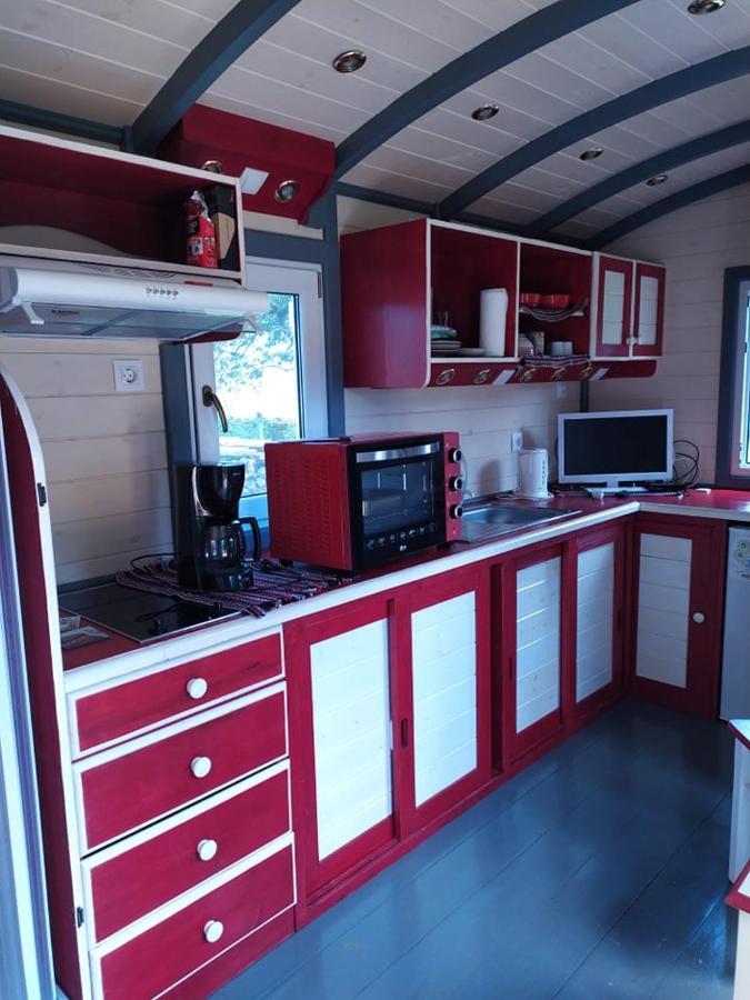 La Roulotte De Francine Guest House Chazeuil Exterior foto