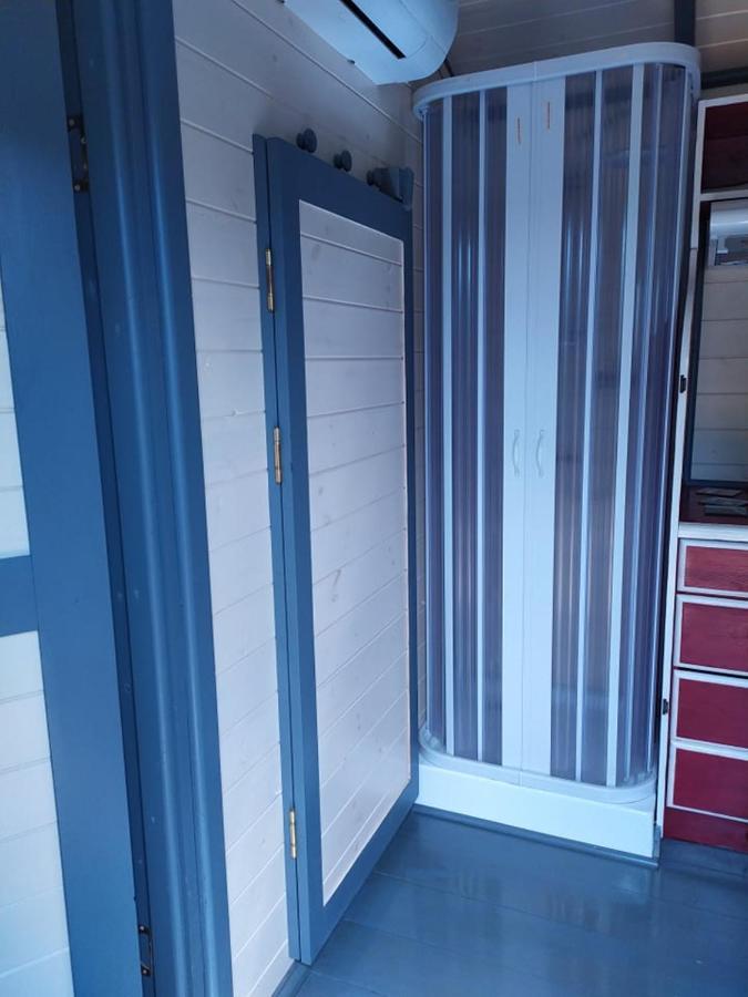La Roulotte De Francine Guest House Chazeuil Exterior foto