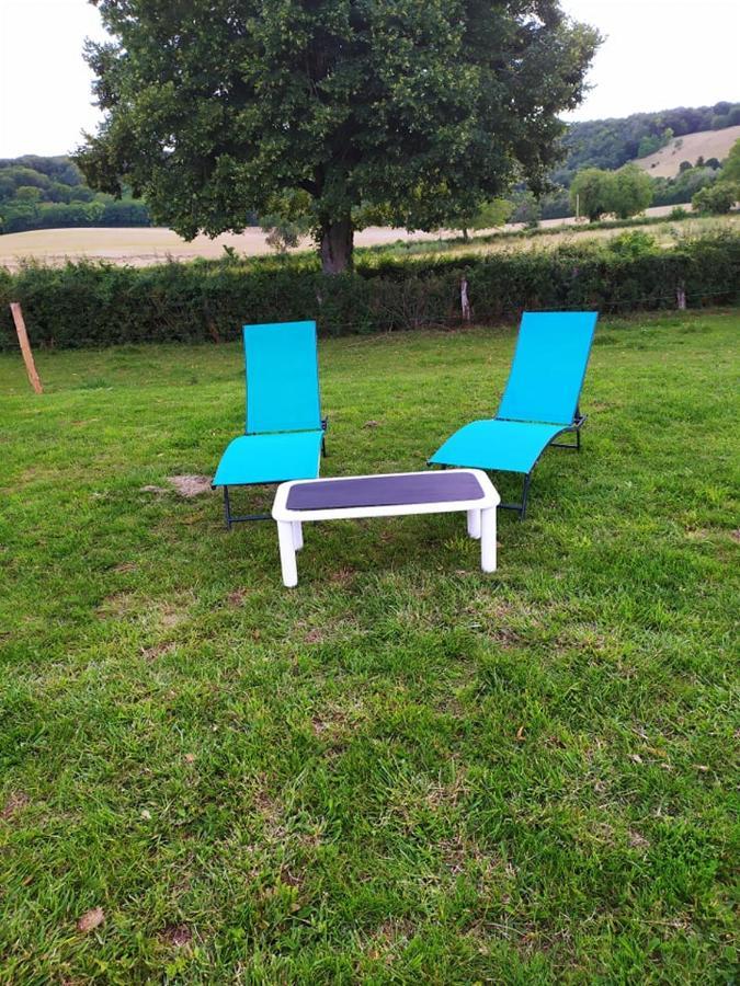 La Roulotte De Francine Guest House Chazeuil Exterior foto